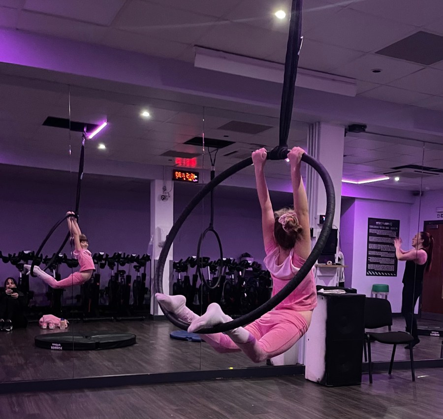 Youth aerial hoop class